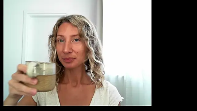 Snapshot of Paevoa chatting on 10.27.25 Paevoa online show from 10.27.25