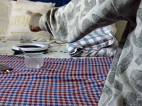 Playroom queen online show from 10.17.25