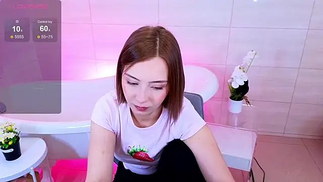 LumMina online show from 10.05.25