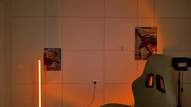 Yoka paradoXXX online show from 10.15.25