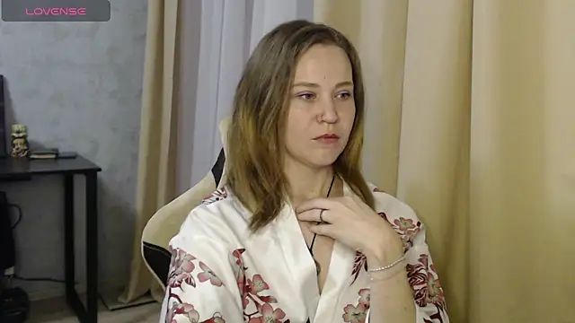 Snapshot of harpermoss chatting on 10.08.25 harpermoss online show from 10.08.25