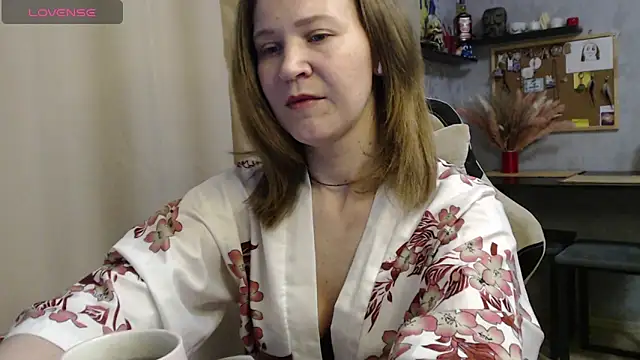 Snapshot of harpermoss chatting on 10.14.25 harpermoss online show from 10.14.25