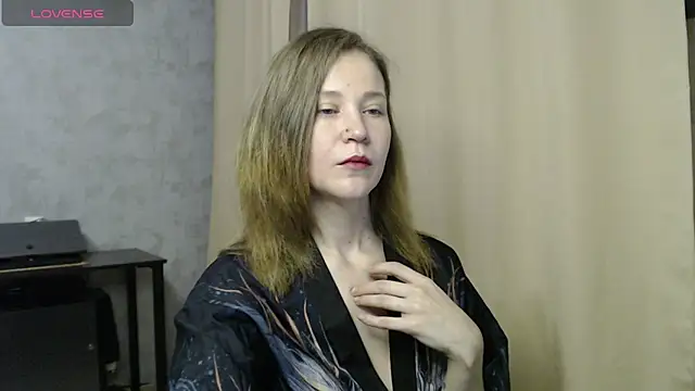 Snapshot of harpermoss chatting on 10.19.25 harpermoss online show from 10.19.25