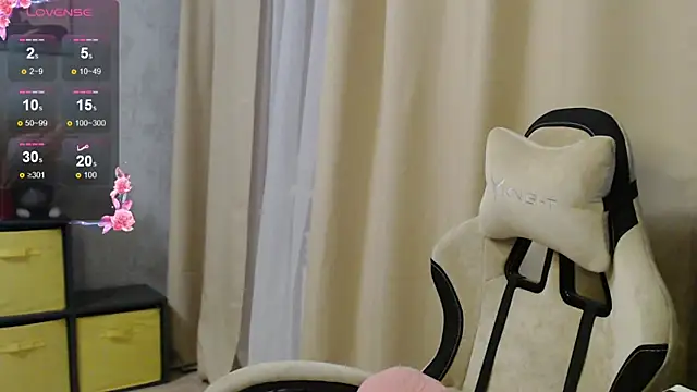 Snapshot of harpermoss chatting on 11.06.25 harpermoss online show from 11.06.25