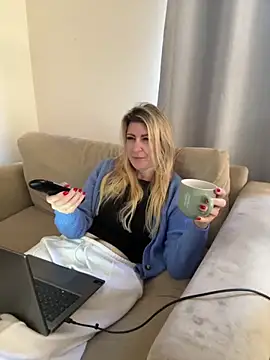 DesireDaisy online show from 09.22.25