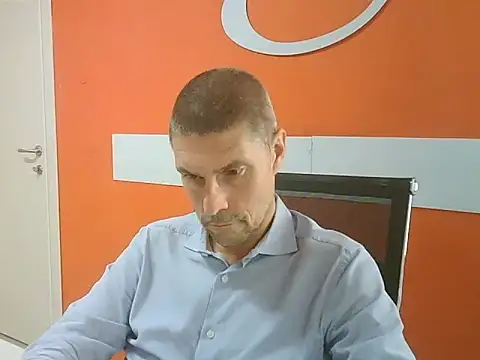 Snapshot of max79ve31 chatting on 10.13.25 max79ve31 online show from 10.13.25