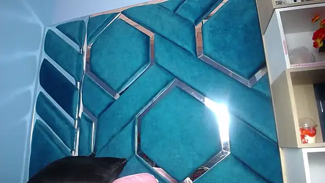 Lea Sweetly online show from 09.20.25