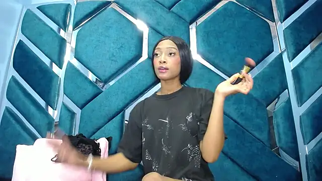 Lea Sweetly online show from 10.18.25