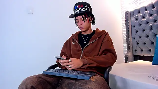 Snapshot of MARSHALL_SPENCER chatting on 02.11.26 MARSHALL SPENCER online show from 02.11.26