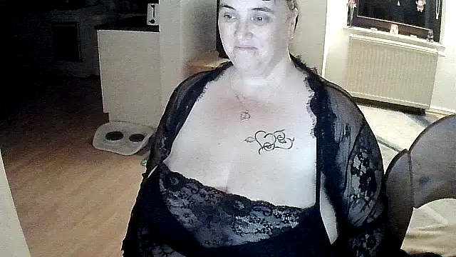 Minou1610 online show from 11.10.25