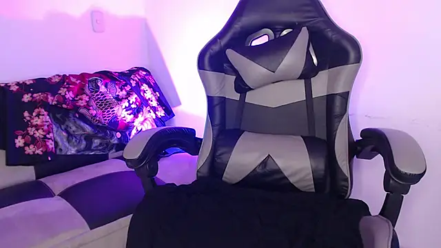 GwenHazel online show from 10.22.25