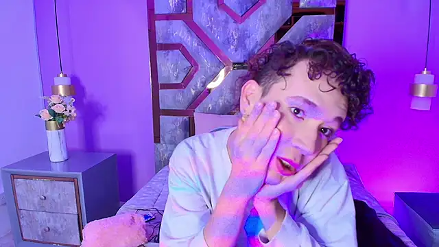 Snapshot of Electra_Gosselin chatting on 10.13.25 Electra Gosselin online show from 10.13.25