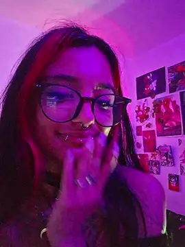 carolinerue online show from 04.17.26