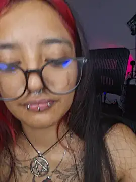 Snapshot of carolinerue chatting on 07.19.26 carolinerue online show from 07.19.26