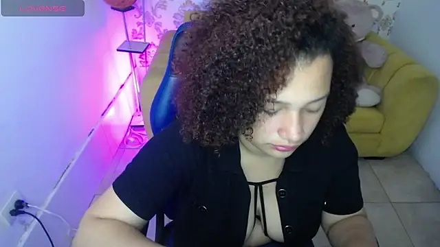 Snapshot of keiry_m chatting on 10.23.25 keiry m online show from 10.23.25