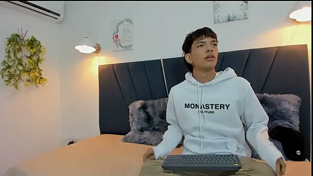 Snapshot of maicol_cum23 chatting on 10.03.25 maicol cum23 online show from 10.03.25