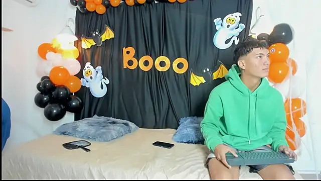 Snapshot of maicol_cum23 chatting on 10.11.25 maicol cum23 online show from 10.11.25