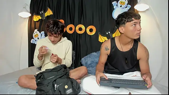 Snapshot of maicol_cum23 chatting on 10.21.25 maicol cum23 online show from 10.21.25