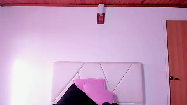   Ivy  Moon   online show from 09.16.25