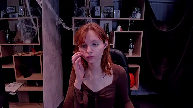 AlisHanson online show from 11.04.25