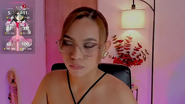 Snapshot of OxanaFedorova1- chatting on 09.15.25 OxanaFedorova1- online show from 09.15.25