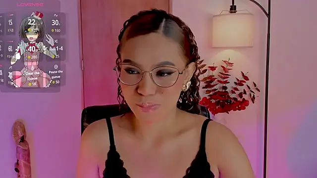 Snapshot of OxanaFedorova1- chatting on 09.17.25 OxanaFedorova1- online show from 09.17.25