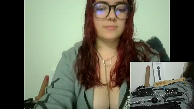 Snapshot of Viviana2400 chatting on 09.13.25 Viviana2400 online show from 09.13.25