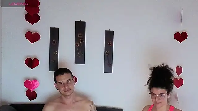 Snapshot of kloe-robert chatting on 09.27.25 kloe-robert online show from 09.27.25