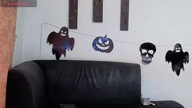 Snapshot of kloe-robert chatting on 10.04.25 kloe-robert online show from 10.04.25