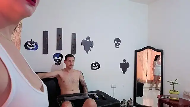 Snapshot of kloe-robert chatting on 10.08.25 kloe-robert online show from 10.08.25