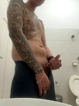 Snapshot of samuelcher chatting on 10.10.25 samuelcher online show from 10.10.25