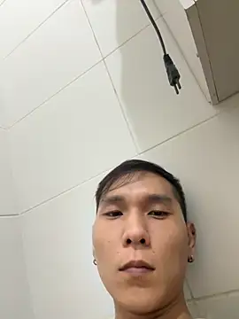 Snapshot of samuelcher chatting on 10.31.25 samuelcher online show from 10.31.25