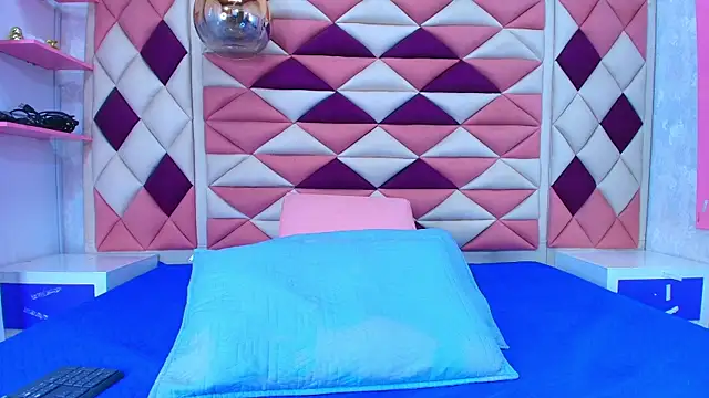 abbyrouss  online show from 09.23.25