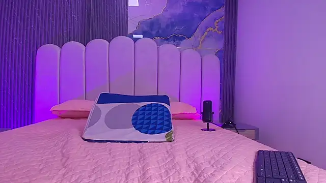 abbyrouss  online show from 04.18.26