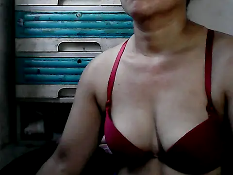 yoursPinayMama1682 online show from 10.01.25