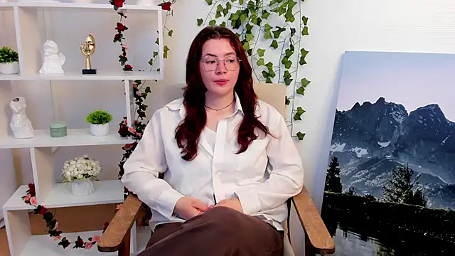 Snapshot of HedyRosko chatting on 09.10.25 HedyRosko online show from 09.10.25