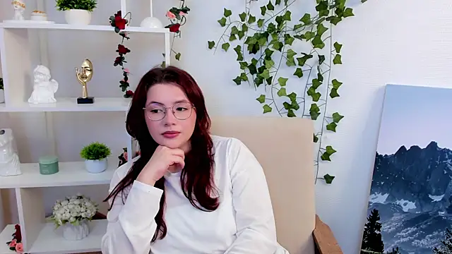 Snapshot of HedyRosko chatting on 09.11.25 HedyRosko online show from 09.11.25