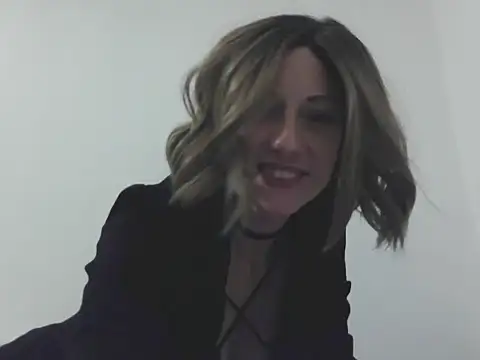 MadMadelin online show from 10.06.25