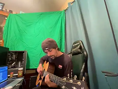 Snapshot of Stringin69 chatting on 11.12.25 Stringin69 online show from 11.12.25