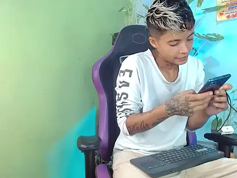 Snapshot of Dorland777 chatting on 09.19.25 Dorland777 online show from 09.19.25