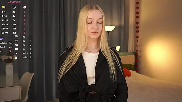 Snapshot of KrishnaSimmons chatting on 10.03.25 KrishnaSimmons online show from 10.03.25