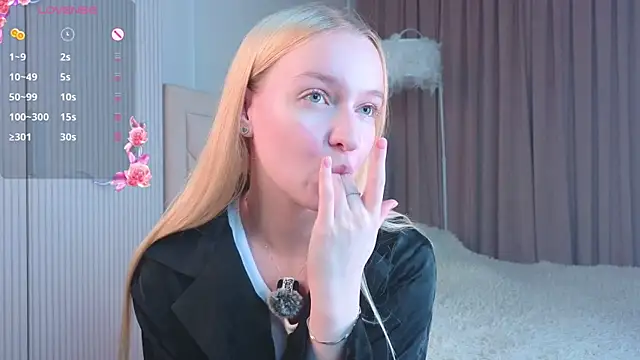 Snapshot of KrishnaSimmons chatting on 10.28.25 KrishnaSimmons online show from 10.28.25