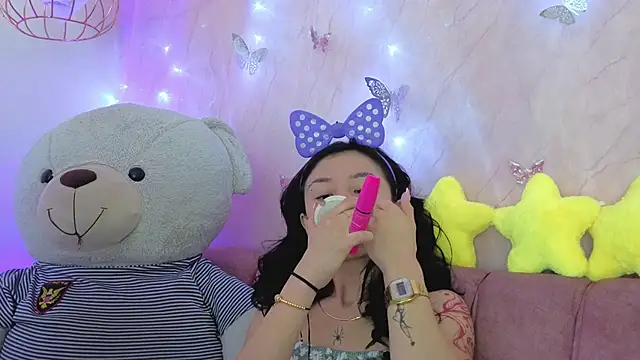 april bennett online show from 12.17.25