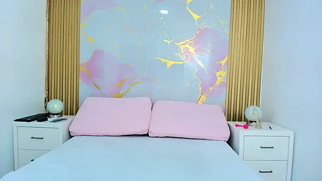 Snapshot of AlishaDixon chatting on 09.21.25 AlishaDixon online show from 09.21.25