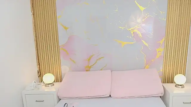 Snapshot of AlishaDixon chatting on 10.02.25 AlishaDixon online show from 10.02.25