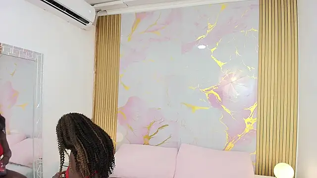 Snapshot of AlishaDixon chatting on 10.28.25 AlishaDixon online show from 10.28.25