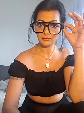 Snapshot of Pillango1212 chatting on 11.02.25 Pillango1212 online show from 11.02.25