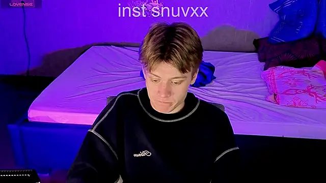 Snapshot of LouieEvans chatting on 10.02.25 LouieEvans online show from 10.02.25