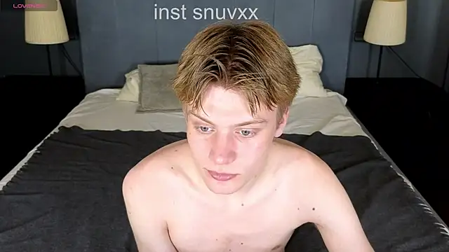 Snapshot of LouieEvans chatting on 10.03.25 LouieEvans online show from 10.03.25