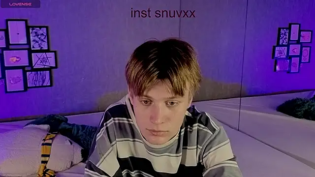 Snapshot of LouieEvans chatting on 10.11.25 LouieEvans online show from 10.11.25